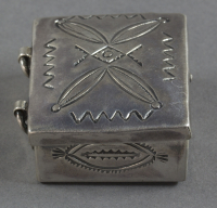 Navajo%20artist%2C%20%3Cb%3E%3Ci%3E%20Pillbox%3C%2Fi%3E%3C%2Fb%3E%2C%20ca.%201900%2C%20silver%2C%20The%20Elizabeth%20Cole%20Butler%20Collection%2C%20no%20known%20copyright%20restrictions%2C%202012.92.142